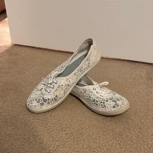 SO Women's Lace Flats in White